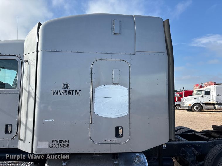 image for item FC2450 2012 Peterbilt 384 semi truck