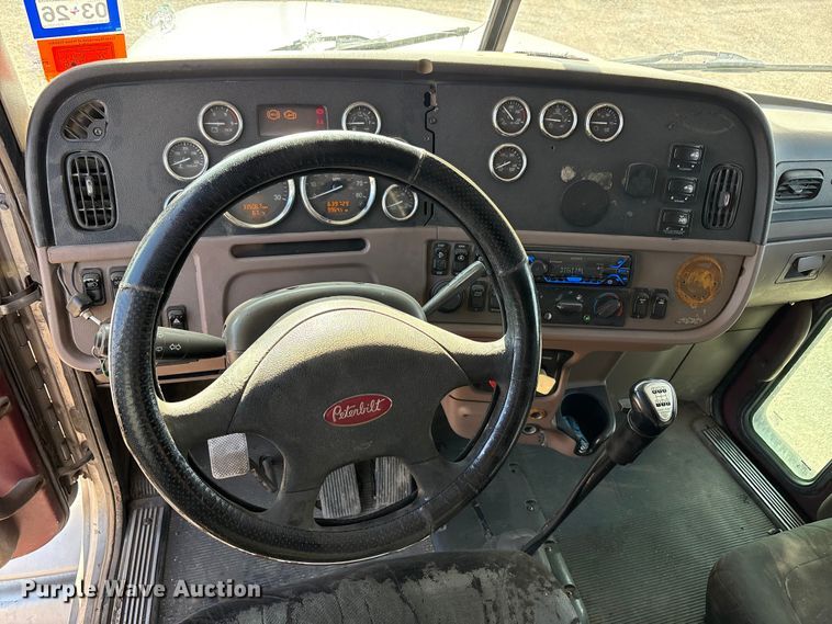 image for item FC2450 2012 Peterbilt 384 semi truck