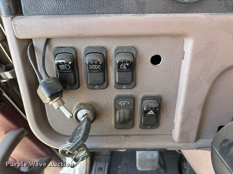 image for item FC2450 2012 Peterbilt 384 semi truck