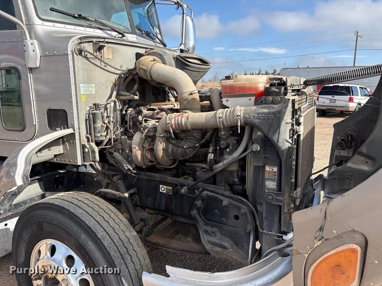 image for item FC2450 2012 Peterbilt 384 semi truck