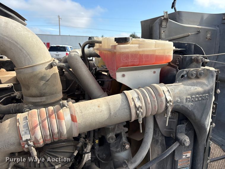 image for item FC2450 2012 Peterbilt 384 semi truck