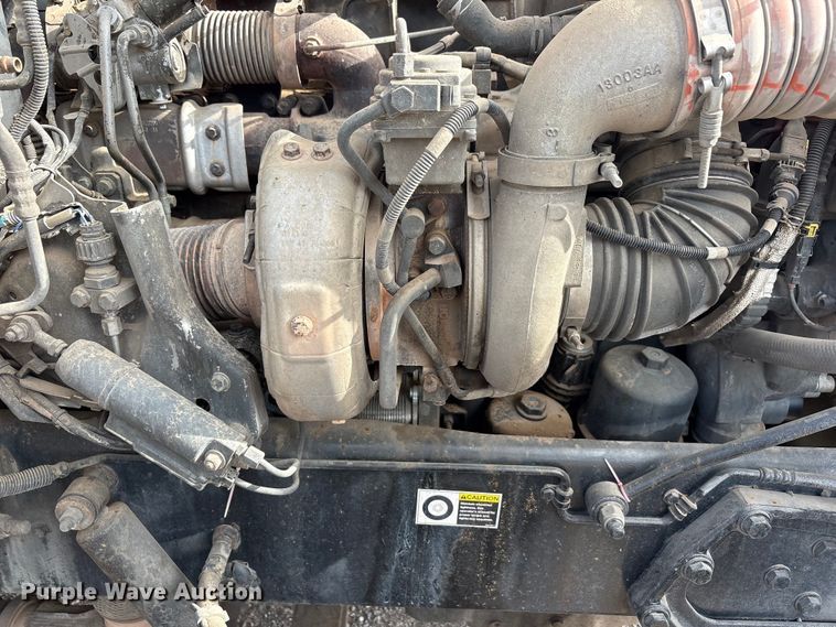 image for item FC2450 2012 Peterbilt 384 semi truck