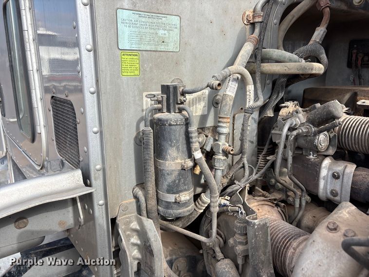 image for item FC2450 2012 Peterbilt 384 semi truck