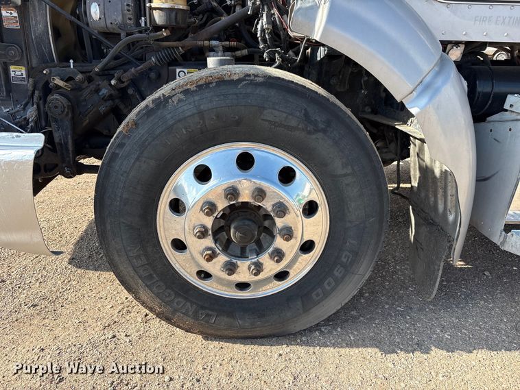 image for item FC2450 2012 Peterbilt 384 semi truck