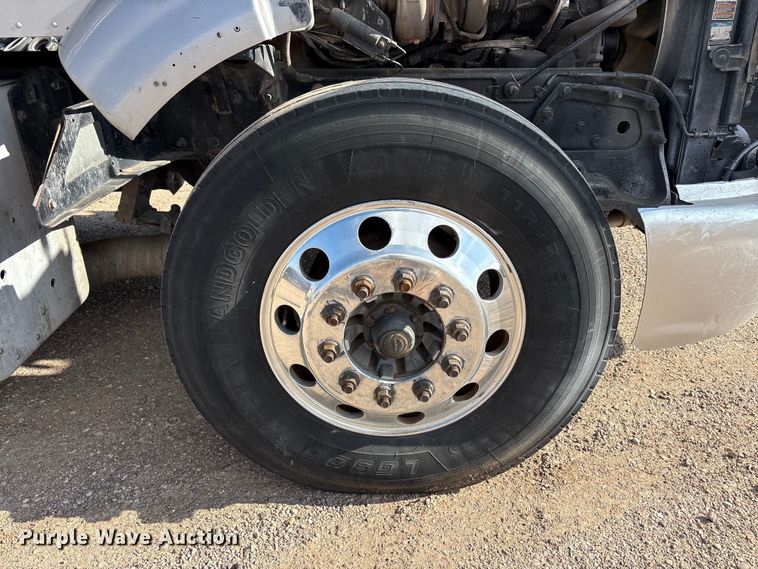 image for item FC2450 2012 Peterbilt 384 semi truck