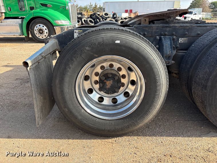 image for item FC2450 2012 Peterbilt 384 semi truck