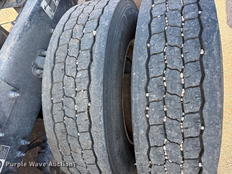 image for item FC2450 2012 Peterbilt 384 semi truck