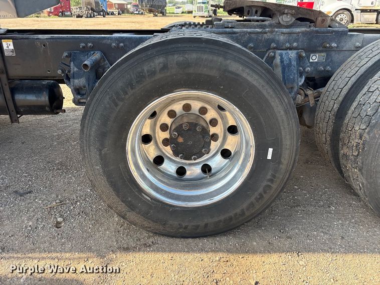 image for item FC2450 2012 Peterbilt 384 semi truck