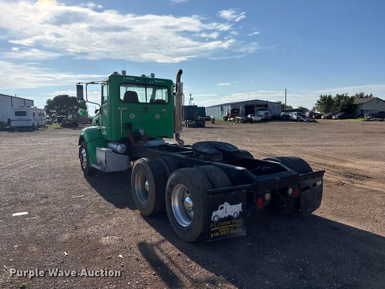 image for item FC2451 2013 Peterbilt 384 semi truck