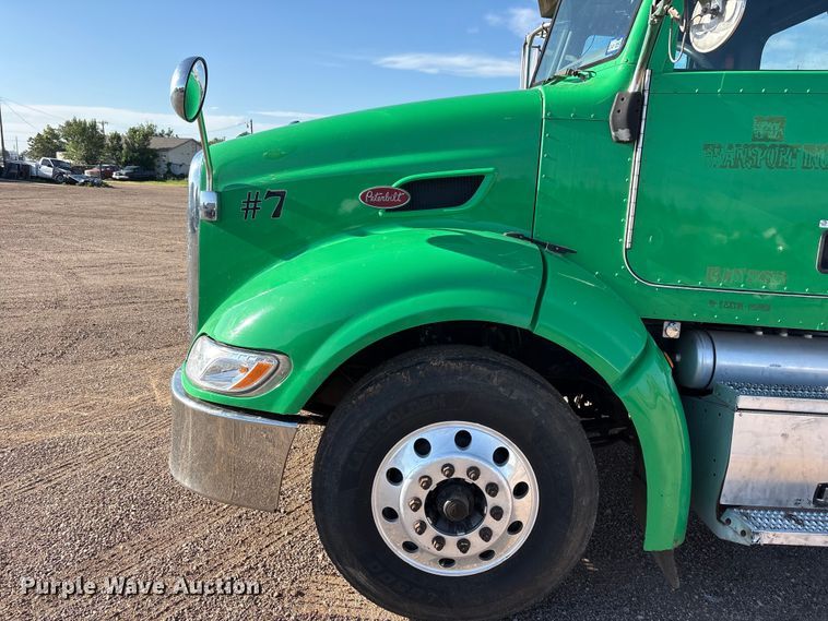 image for item FC2451 2013 Peterbilt 384 semi truck