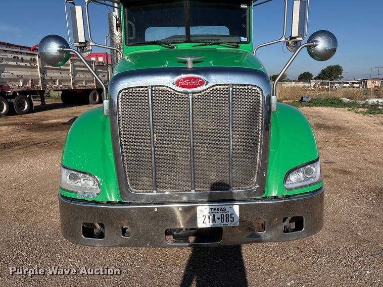 image for item FC2451 2013 Peterbilt 384 semi truck