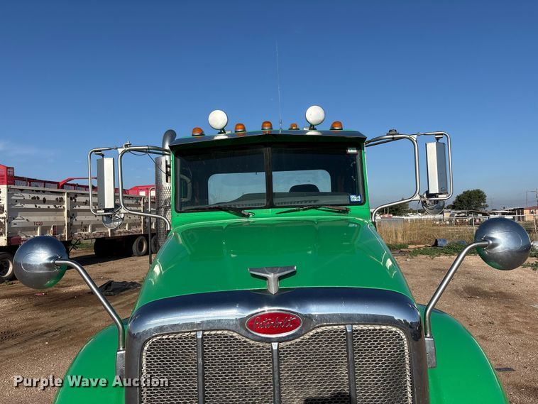 image for item FC2451 2013 Peterbilt 384 semi truck