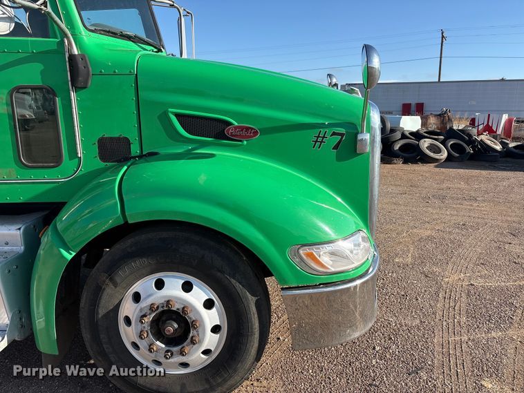 image for item FC2451 2013 Peterbilt 384 semi truck