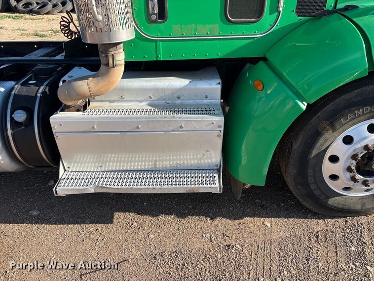 image for item FC2451 2013 Peterbilt 384 semi truck