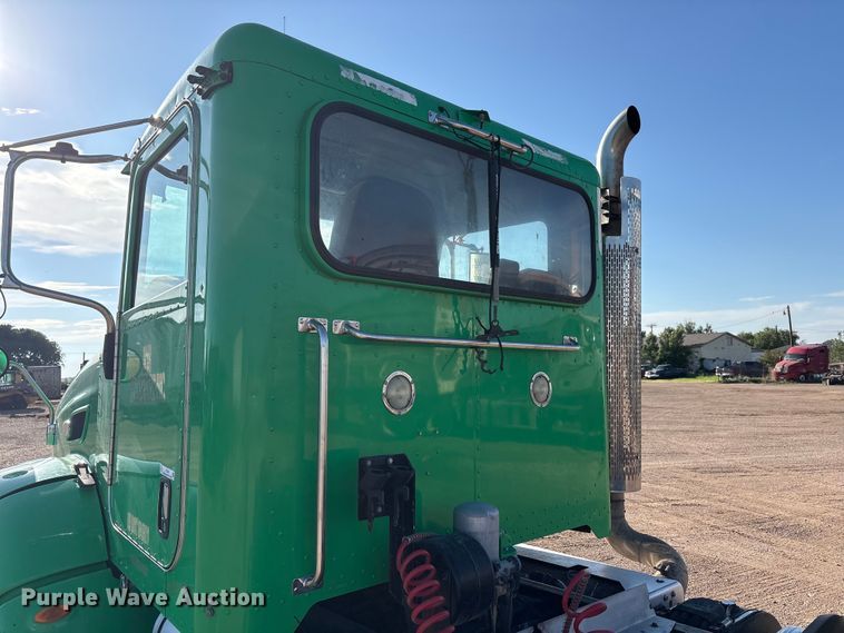 image for item FC2451 2013 Peterbilt 384 semi truck