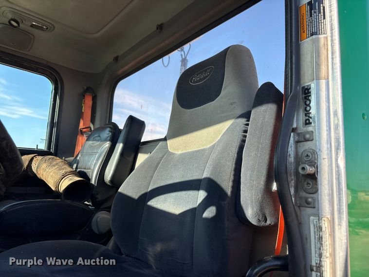 image for item FC2451 2013 Peterbilt 384 semi truck