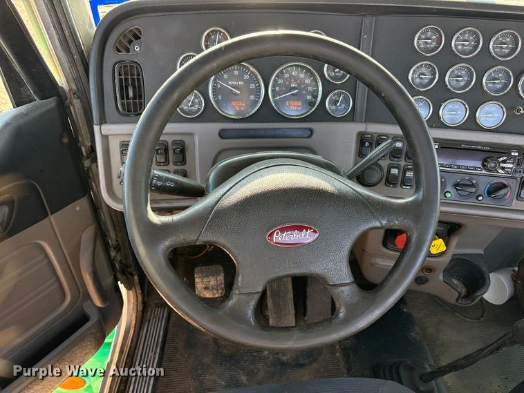image for item FC2451 2013 Peterbilt 384 semi truck
