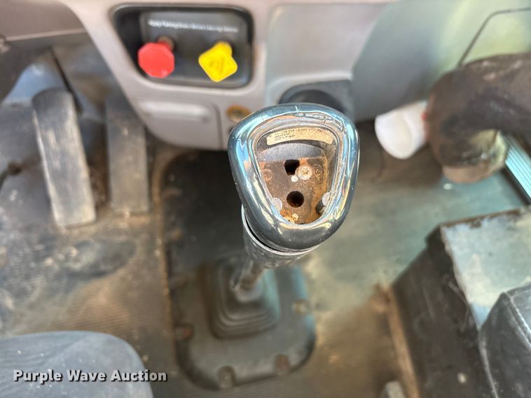 image for item FC2451 2013 Peterbilt 384 semi truck