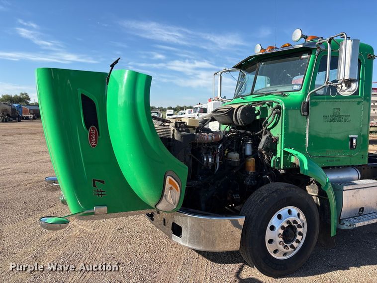 image for item FC2451 2013 Peterbilt 384 semi truck