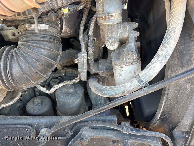 image for item FC2451 2013 Peterbilt 384 semi truck