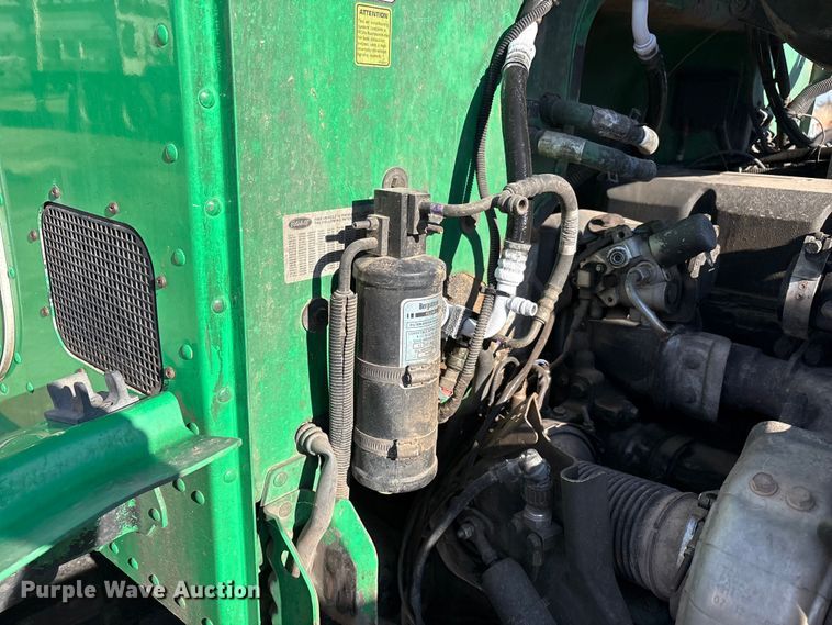 image for item FC2451 2013 Peterbilt 384 semi truck