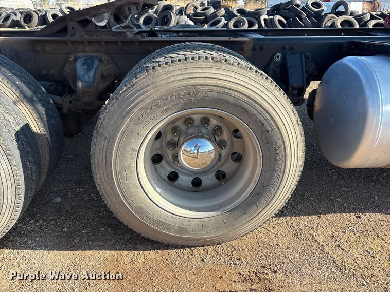 image for item FC2451 2013 Peterbilt 384 semi truck