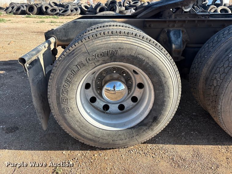 image for item FC2451 2013 Peterbilt 384 semi truck