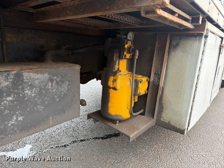 image for item FC3251 2014 Freightliner Business Class M2 box truck