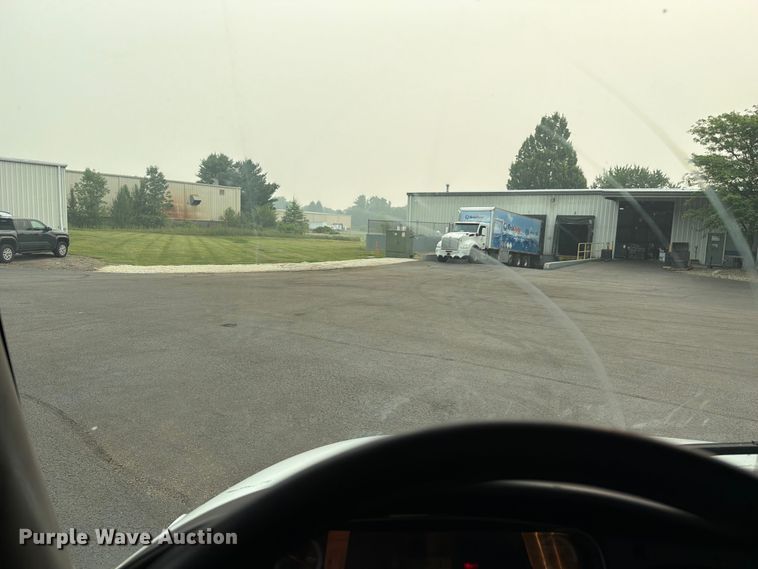 image for item FC3251 2014 Freightliner Business Class M2 box truck