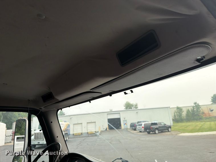 image for item FC3251 2014 Freightliner Business Class M2 box truck