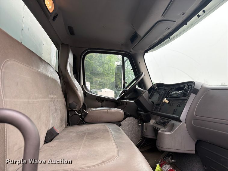 image for item FC3251 2014 Freightliner Business Class M2 box truck