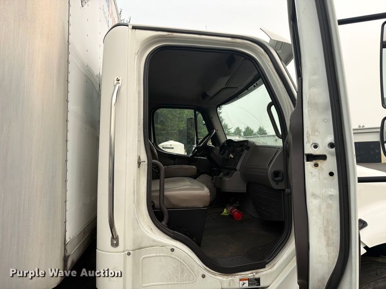 image for item FC3251 2014 Freightliner Business Class M2 box truck