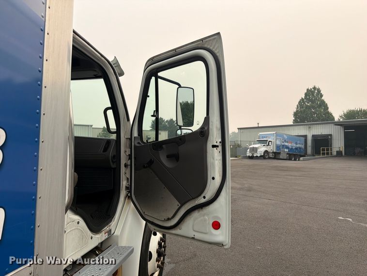 image for item FC3251 2014 Freightliner Business Class M2 box truck