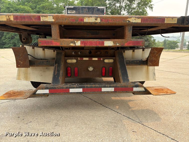 image for item FC3252 2005 Kenworth T800 flatbed truck