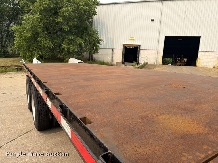 image for item FC3252 2005 Kenworth T800 flatbed truck