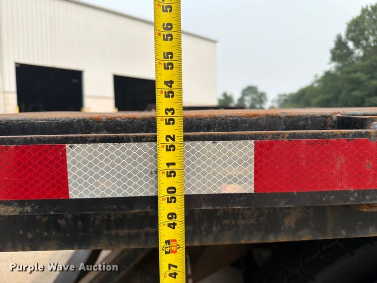 image for item FC3252 2005 Kenworth T800 flatbed truck