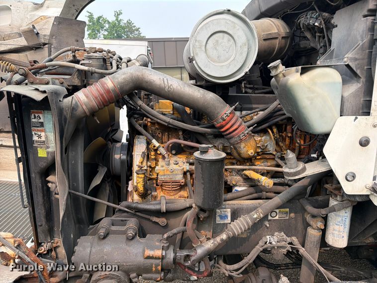 image for item FC3252 2005 Kenworth T800 flatbed truck