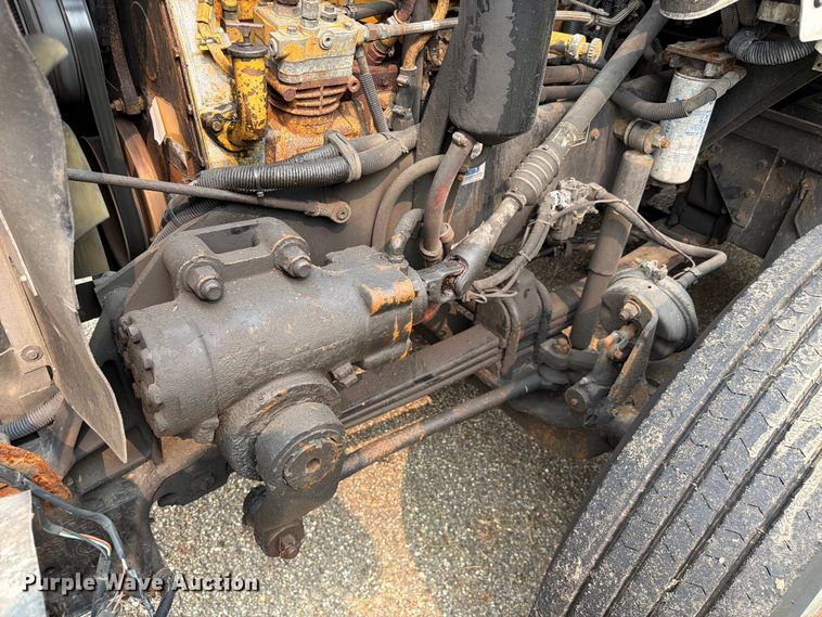 image for item FC3252 2005 Kenworth T800 flatbed truck