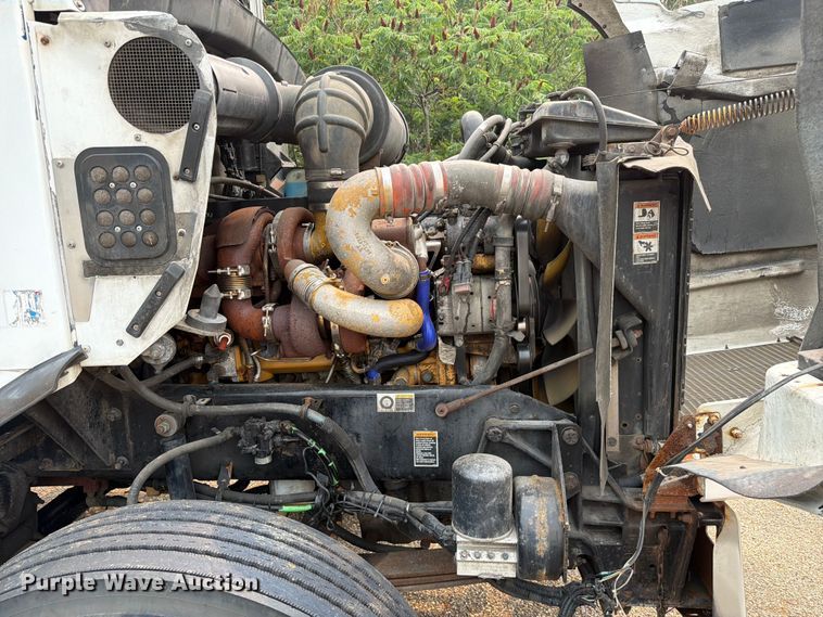 image for item FC3252 2005 Kenworth T800 flatbed truck