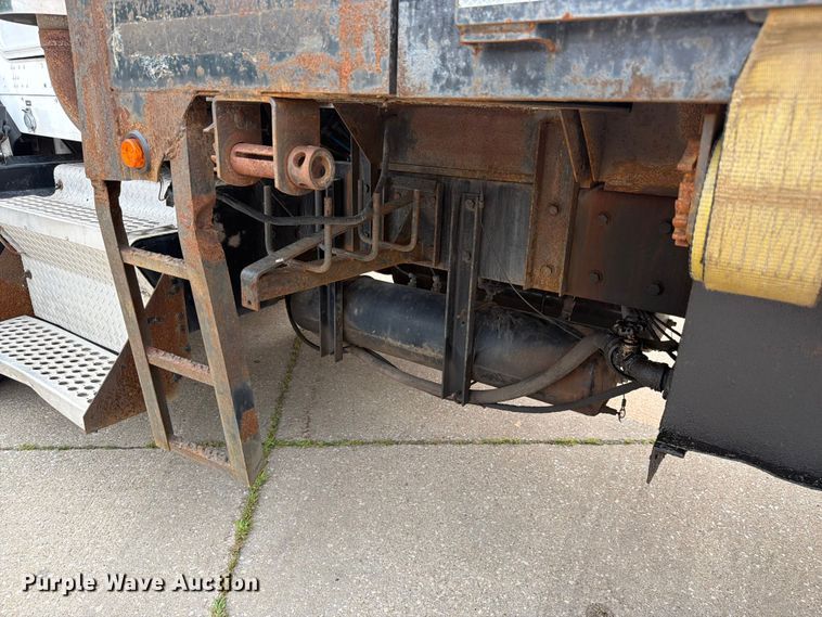 image for item FC3252 2005 Kenworth T800 flatbed truck