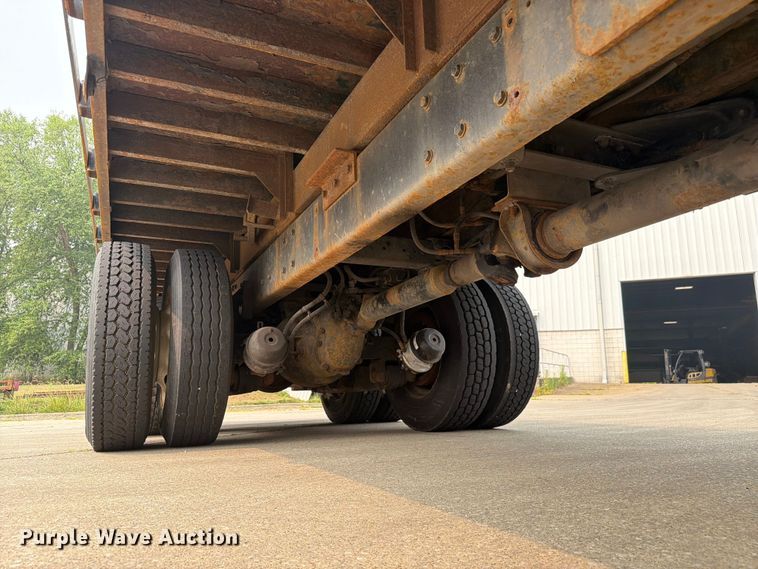 image for item FC3252 2005 Kenworth T800 flatbed truck