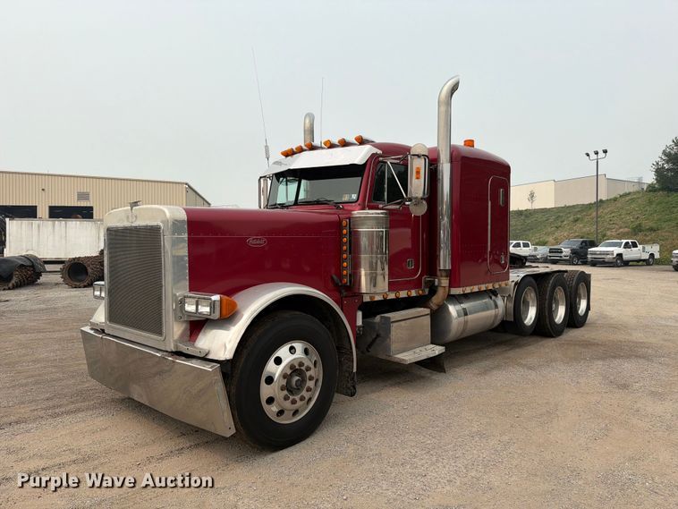 Photo of a 2003 Peterbilt 379
