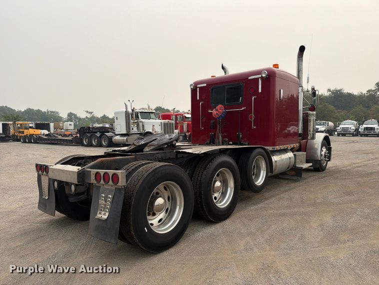 image for item FC3253 2003 Peterbilt 379 semi truck