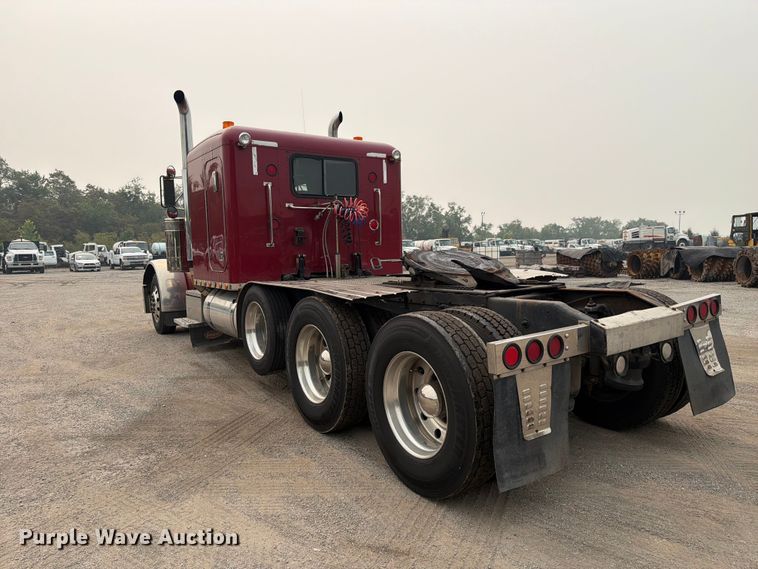 image for item FC3253 2003 Peterbilt 379 semi truck