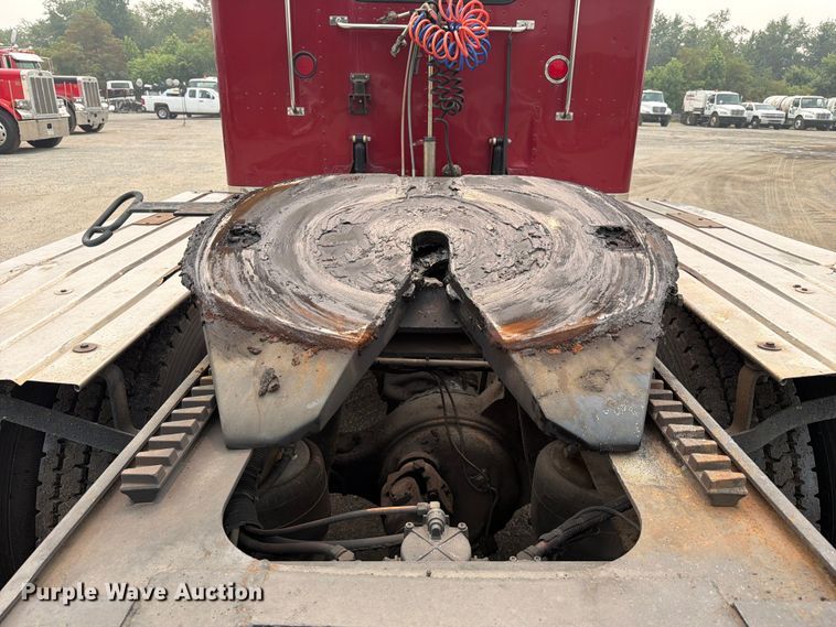 image for item FC3253 2003 Peterbilt 379 semi truck