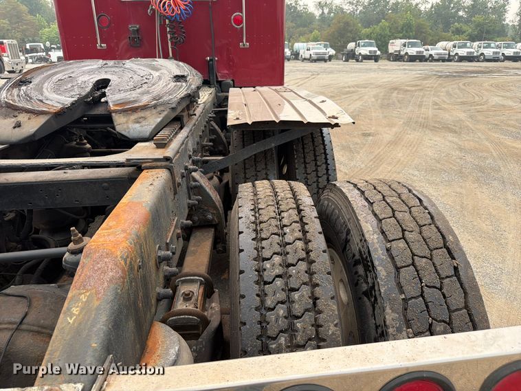 image for item FC3253 2003 Peterbilt 379 semi truck