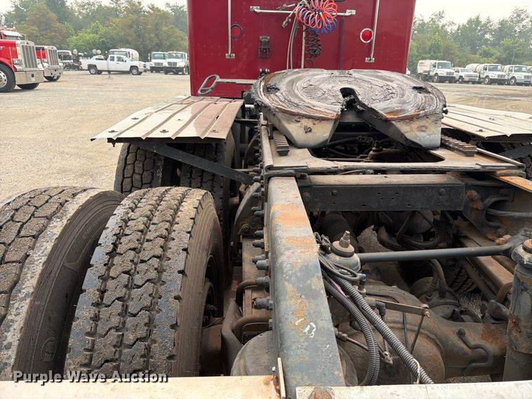image for item FC3253 2003 Peterbilt 379 semi truck