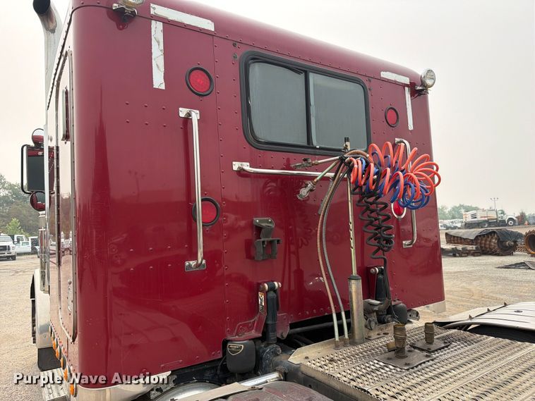 image for item FC3253 2003 Peterbilt 379 semi truck