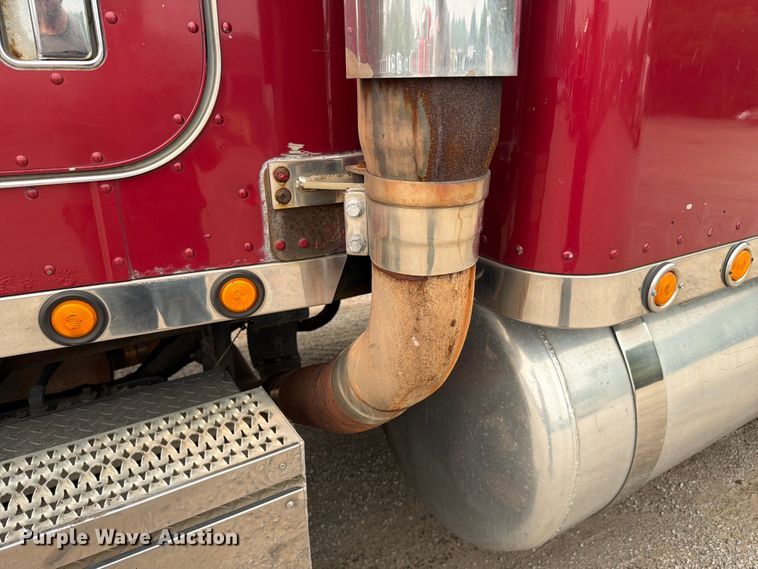 image for item FC3253 2003 Peterbilt 379 semi truck