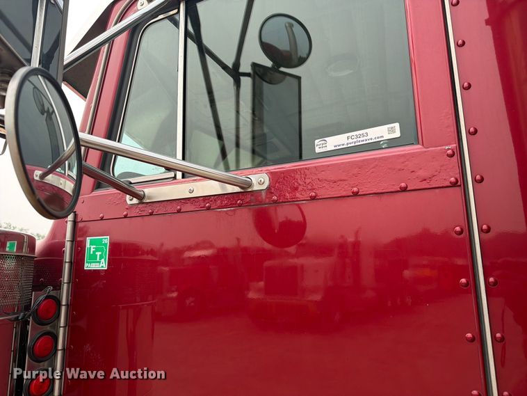image for item FC3253 2003 Peterbilt 379 semi truck